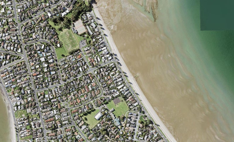 19 The Esplanade, Eastern Beach, Auckland - Carousel 1