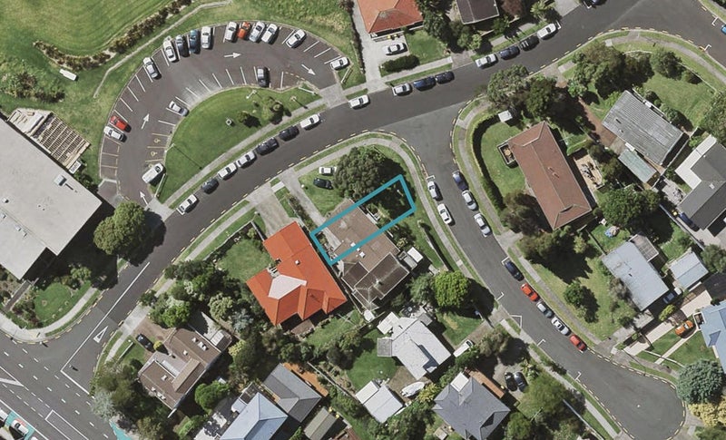 2 Raupapa Street, Northcote, Auckland - Carousel 1