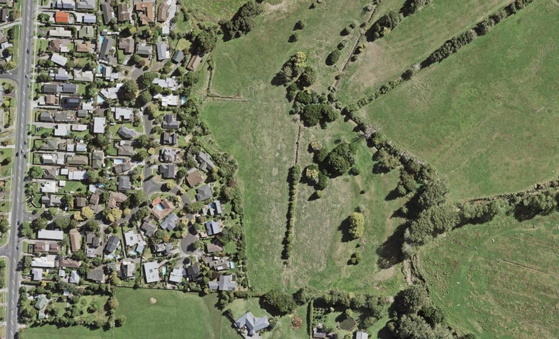222 Otuwairoa Esplanade, Ōpaheke, Papakura - Carousel 1