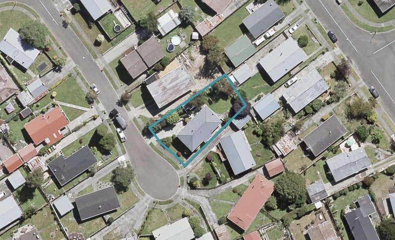 7 Topeka Grove, Totara Park, Upper Hutt - Carousel 1
