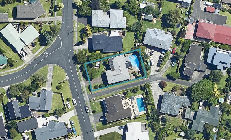 12 Andrew Place, Otumoetai, Tauranga - Carousel 1