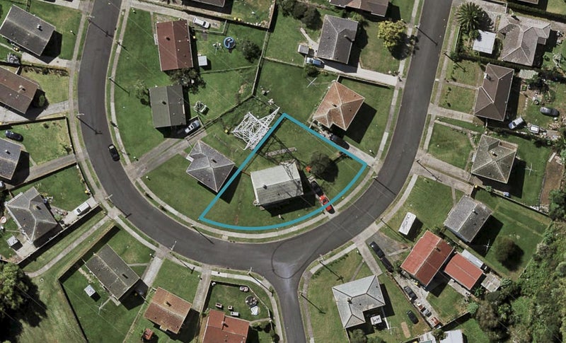 18 Featherston Crescent, Otara, Auckland - Carousel 1