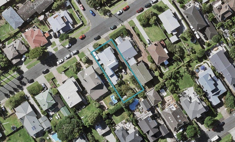 9 Rewiti Avenue, Takapuna, Auckland - Carousel 1