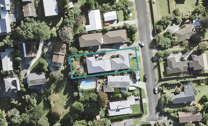 2/5 Charmaine Road, Torbay, Auckland - Carousel 1