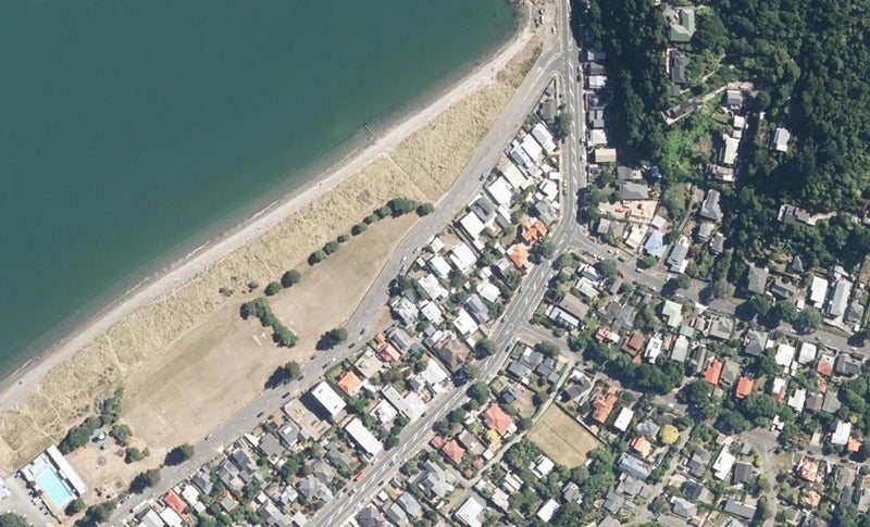 21 Marine Parade, Eastbourne, Lower Hutt - Carousel 1