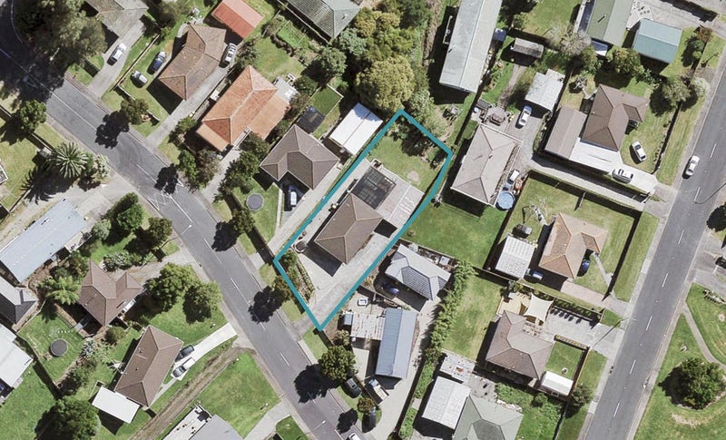 37 Farwood Drive, Henderson, Auckland - Carousel 1