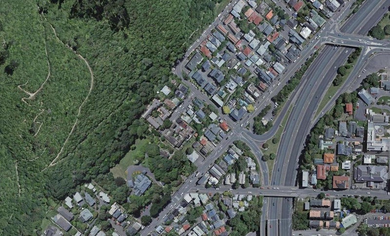 5 Pitarua Street, Thorndon, Wellington - Carousel 1