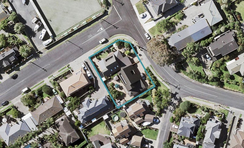 1/13 Devon Road, Bucklands Beach, Auckland - Carousel 1