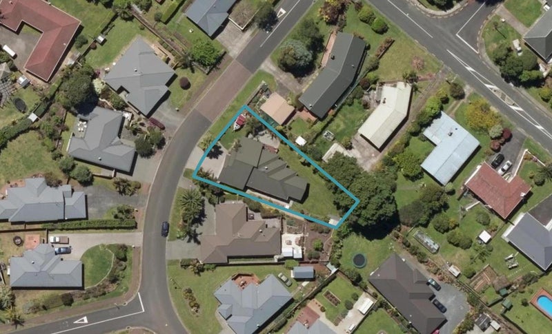 3 Conifer Grove, Kamo, Whangarei - Carousel 1