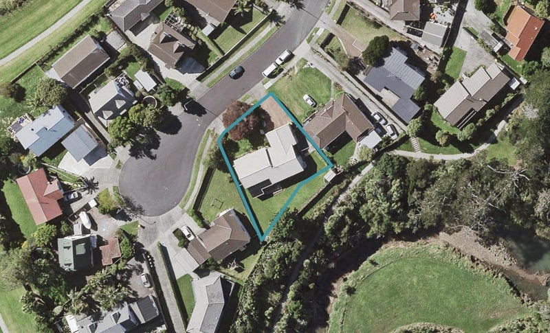 38 De Quincey Terrace, Highland Park, Auckland - Carousel 1