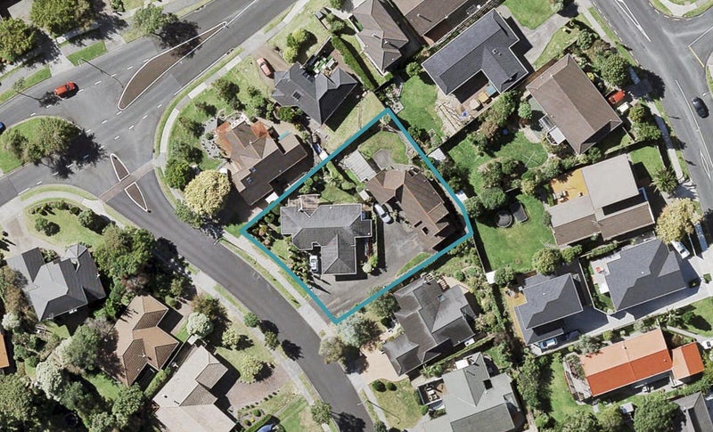 2/4 Currell Way, Somerville, Auckland - Carousel 1