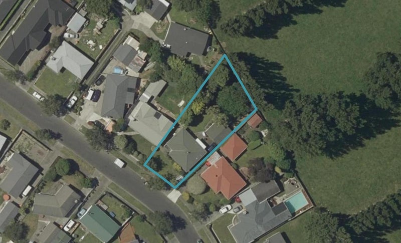 35 Ruamahanga Crescent, Terrace End, Palmerston North - Carousel 1