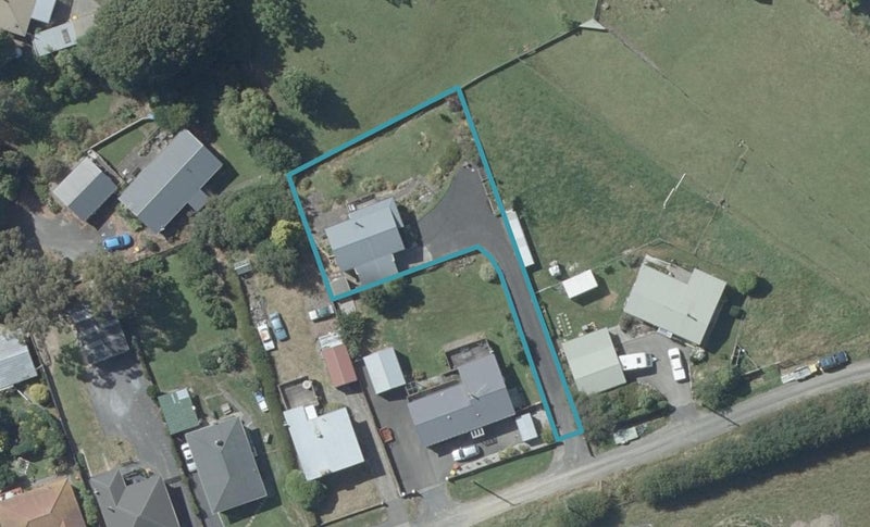 16A Brooklyn Street, Green Island, Dunedin - Carousel 1