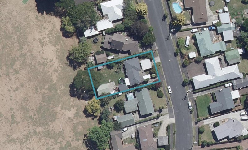 14 Berkley Avenue, Hillcrest, Hamilton - Carousel 1