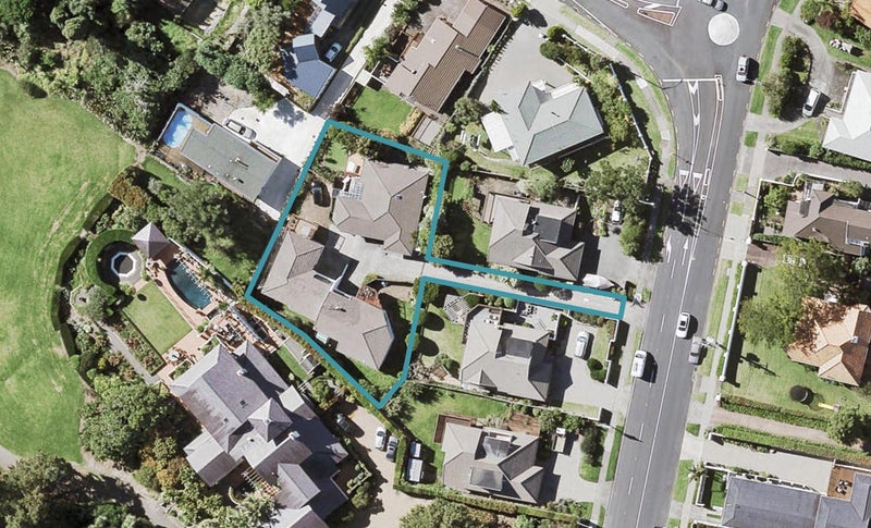 2/96 Bleakhouse Road, Bucklands Beach, Auckland - Carousel 1