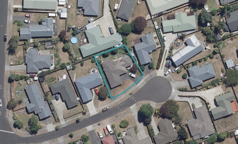 21 Newfield Drive, Fairview Downs, Hamilton - Carousel 1