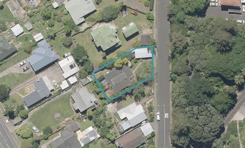 11 Ikitara Road, Whanganui East, Whanganui - Carousel 1