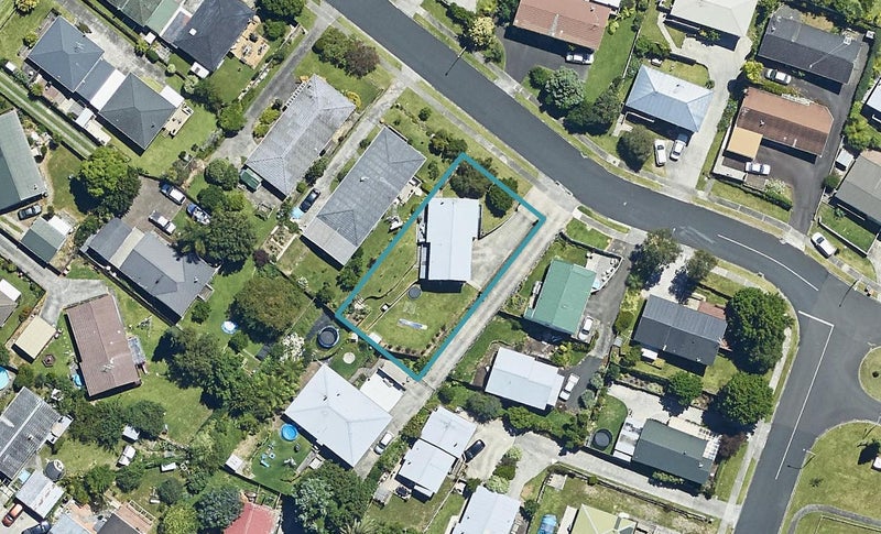 10 Chester Street, Judea, Tauranga - Carousel 1
