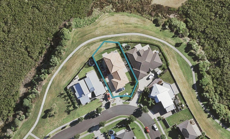 24 Stranraer Crescent, Wattle Downs, Auckland - Carousel 1