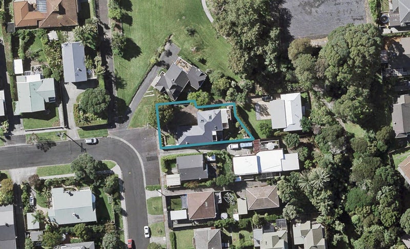 25 Hanlon Crescent, Narrow Neck, Auckland - Carousel 1