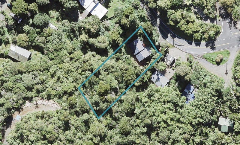 896 West Coast Road, Waiatarua, Auckland - Carousel 1