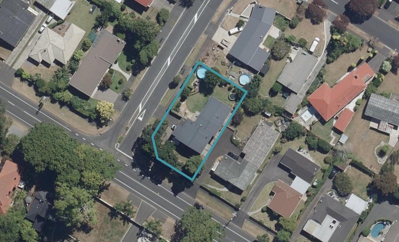 2 Glen Lynne Avenue, Queenwood, Hamilton - Carousel 1