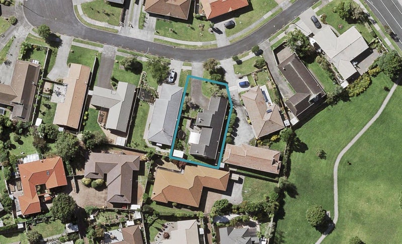 8 Mirabell Place, Golflands, Auckland - Carousel 1