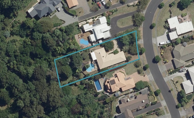 16 Fernwater Place, Flagstaff, Hamilton - Carousel 1