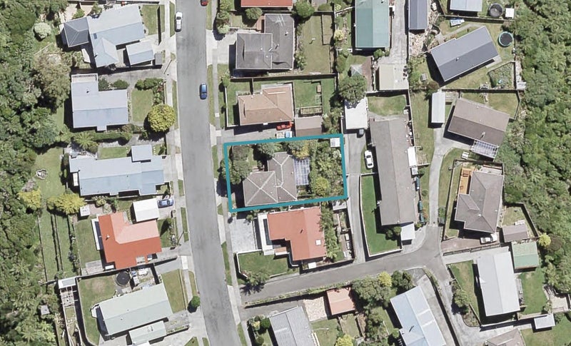 18 Mossburn Grove, Kelson, Lower Hutt - Carousel 1