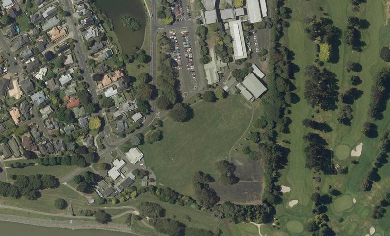 40 Memorial Drive, Hokowhitu, Palmerston North - Carousel 1
