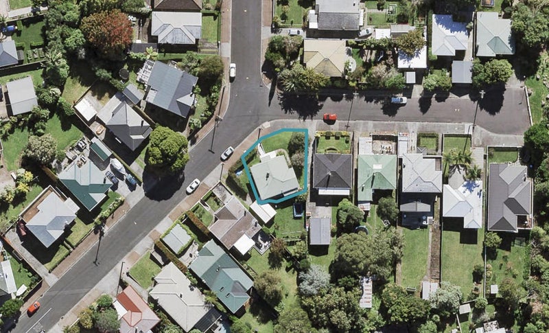 13 Pasadena Avenue, Point Chevalier, Auckland - Carousel 1