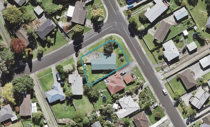 14 Thornlow Street, Glendene, Auckland - Carousel 1
