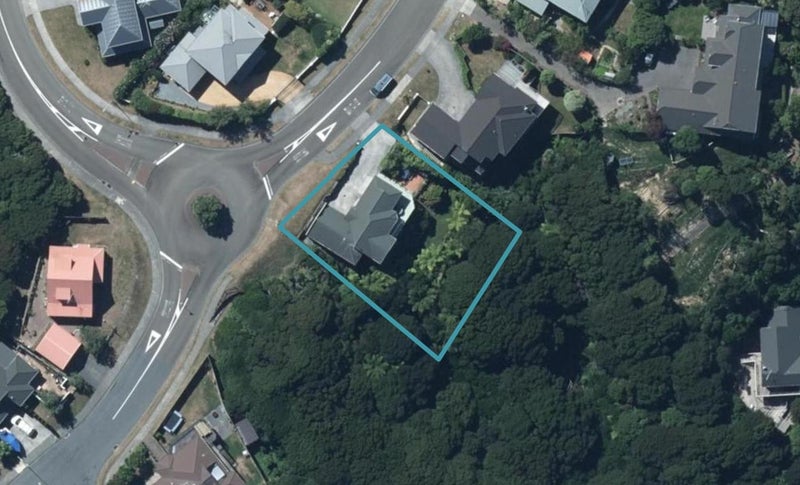 2 Pendennis Point, Camborne, Porirua - Carousel 1