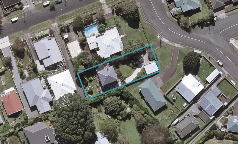 18 Dartmoor Avenue, Westown, New Plymouth - Carousel 1