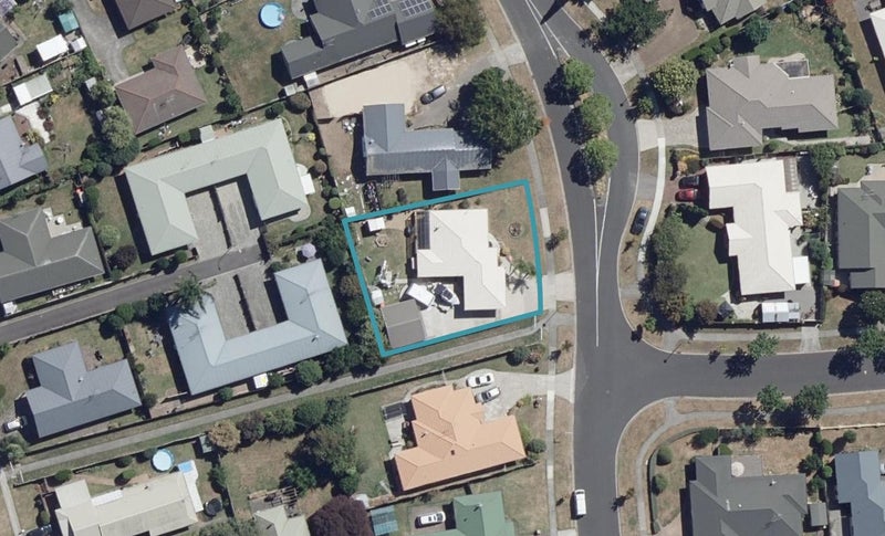 19 Admiral Crescent, Flagstaff, Hamilton - Carousel 1