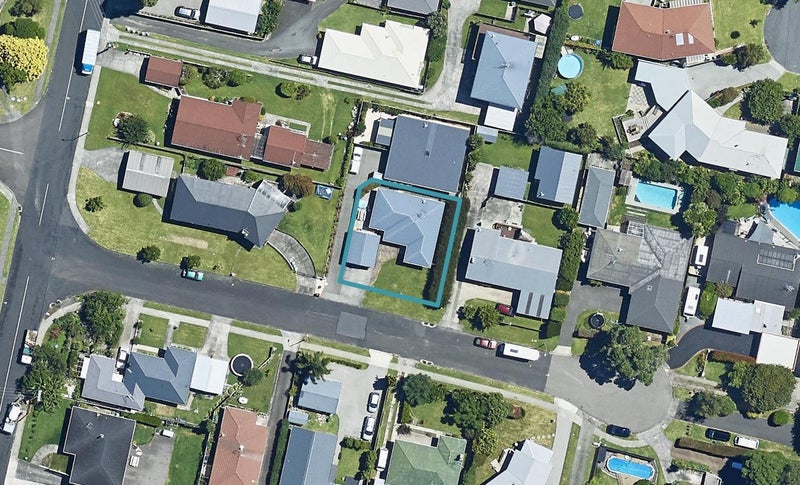 8 Roderick Street, Otumoetai, Tauranga - Carousel 1