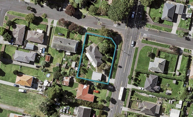 27 Erima Avenue, Point England, Auckland - Carousel 1