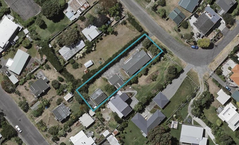 18 Hohiria Street, Waikanae Beach, Waikanae - Carousel 1