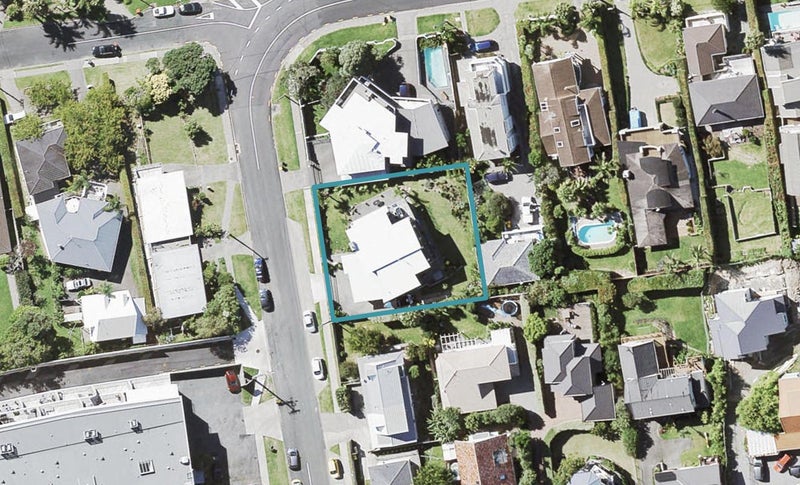 1 Garadice Road, Rothesay Bay, Auckland - Carousel 1