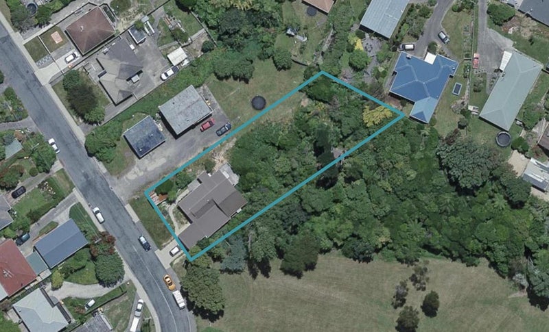 31 Raroa Terrace, Tawa, Wellington - Carousel 1