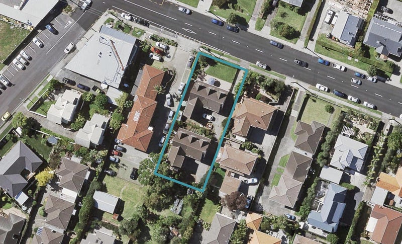 2/48 East Coast Road, Milford, Auckland - Carousel 1