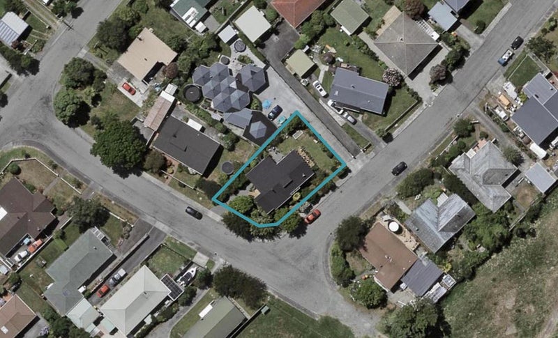 5 Gabriel Street, Raumati Beach, Paraparaumu - Carousel 1