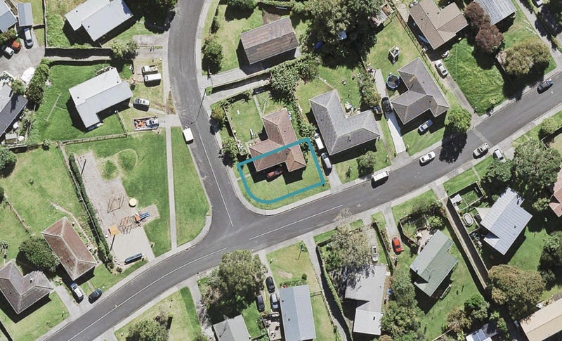 10B Taurus Crescent, Beach Haven, Auckland - Carousel 1