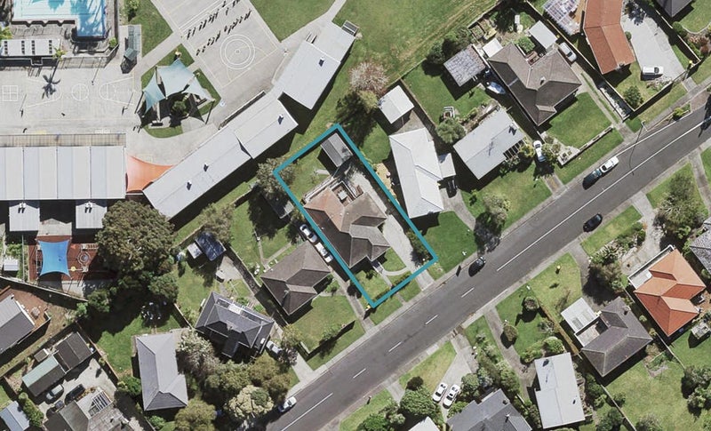 128 Moore Street, Hillcrest, Auckland - Carousel 1