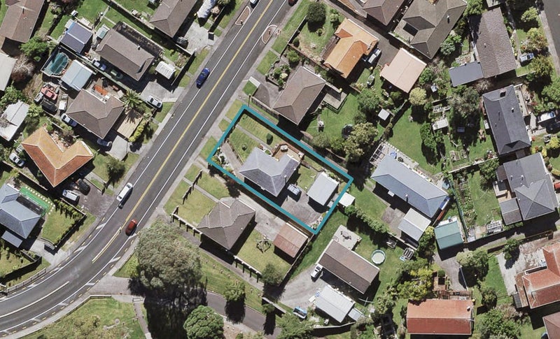 30 Zita Maria Drive, Massey, Auckland - Carousel 1