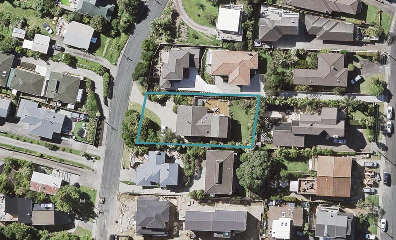 11 Heathcote Road, Castor Bay, Auckland - Carousel 1