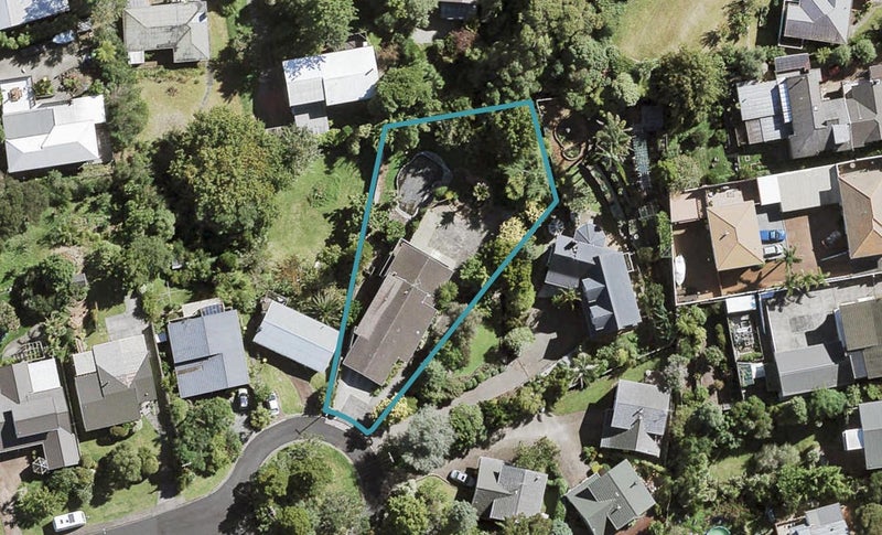 30 Deane Avenue, Titirangi, Auckland - Carousel 1