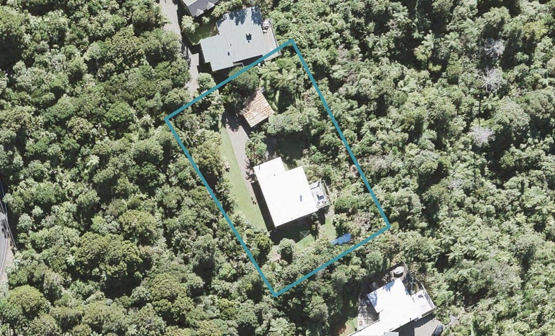 9 Brabant Road, Waiatarua, Auckland - Carousel 1