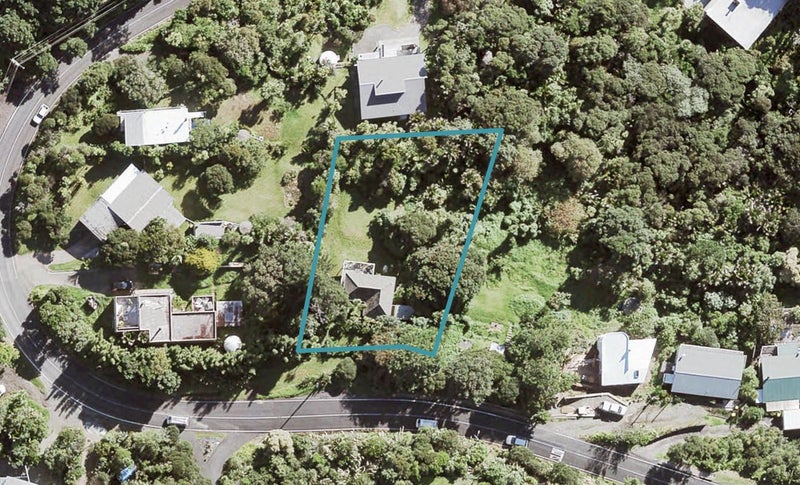82 Seaview Road, Piha, Piha - Carousel 1