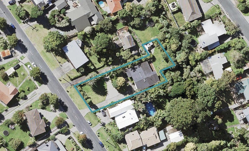 31 Lyons Avenue, Murrays Bay, Auckland - Carousel 1